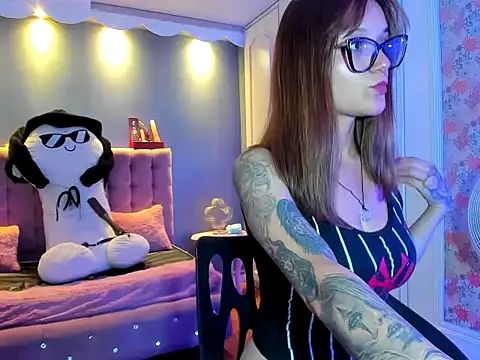 AliceLeet online show from March 23, 4:00 pm