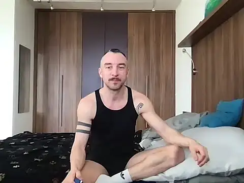 Snapshot of MikeVesrano chatting on February 17, 3:19 pm MikeVesrano online show from February 17, 3:19 pm