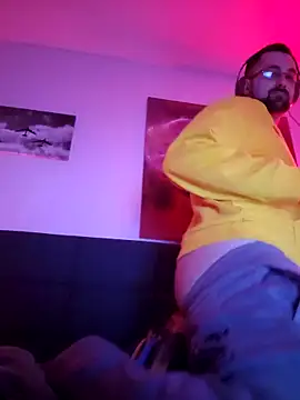 Snapshot of LargeLith chatting on February 26, 12:31 am LargeLith online show from February 26, 12:31 am