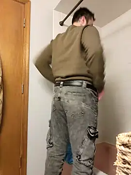 Snapshot of LargeLith chatting on March 25, 9:10 pm LargeLith online show from March 25, 9:10 pm