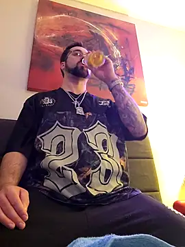 Snapshot of LargeLith chatting on March 28, 9:14 pm LargeLith online show from March 28, 9:14 pm