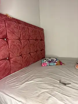 Snapshot of Sofia-squir chatting on March 4, 5:13 am Sofia-squir online show from March 4, 5:13 am