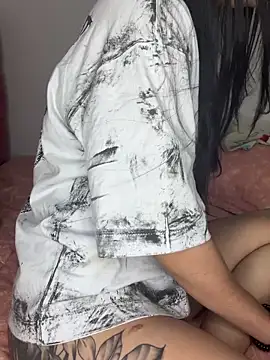 Snapshot of Sofia-squir chatting on March 10, 6:51 am Sofia-squir online show from March 10, 6:51 am