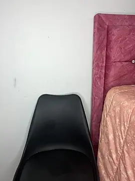 Snapshot of Sofia-squir chatting on April 4, 12:02 pm Sofia-squir online show from April 4, 12:02 pm