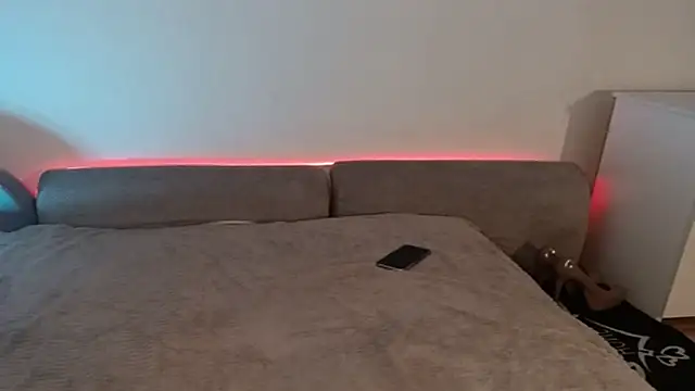 JuliRay online show from March 18, 9:18 pm