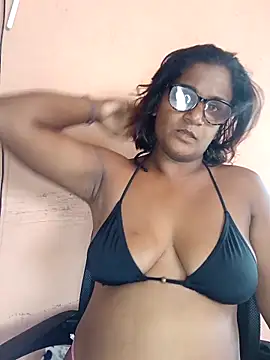 indianstrawberrylips4u online show from April 1, 12:39 pm