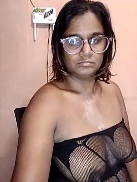 indianstrawberrylips4u online show from April 30, 5:14 am