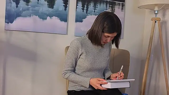 PoIlyMunday online show from February 18, 12:23 pm