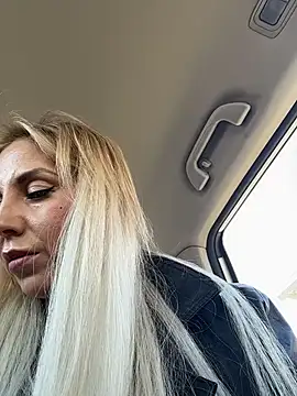 Snapshot of LisaMurr chatting on April 17, 10:07 am LisaMurr online show from April 17, 10:07 am