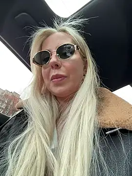 Snapshot of LisaMurr chatting on April 29, 10:52 am LisaMurr online show from April 29, 10:52 am