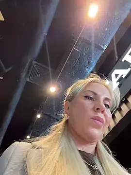 Snapshot of LisaMurr chatting on May 7, 12:21 pm LisaMurr online show from May 7, 12:21 pm