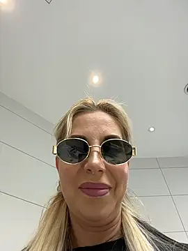 Snapshot of LisaMurr chatting on May 20, 12:55 pm LisaMurr online show from May 20, 12:55 pm