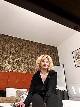 LaireeFelini online show from February 17, 8:26 pm