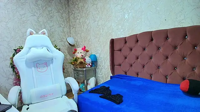 SelinaRussell online show from May 4, 1:56 am