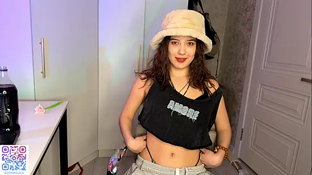 Snapshot of MolDoniVibe chatting on February 18, 7:04 am MolDoniVibe online show from February 18, 7:04 am