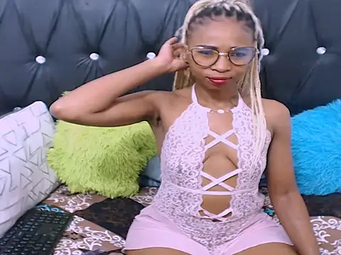 Snapshot of SassyyLadyKay chatting on March 13, 9:27 am SassyyLadyKay online show from March 13, 9:27 am