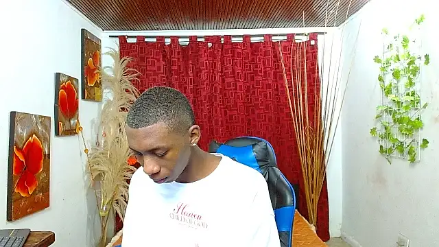 milo018 online show from February 20, 6:08 pm