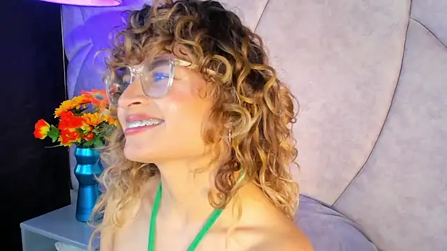 Emili Rousee  online show from February 17, 7:31 pm