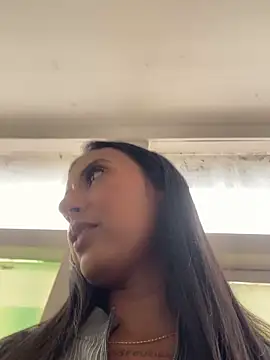 Snapshot of Tifqueen chatting on March 17, 6:00 pm Tifqueen online show from March 17, 6:00 pm