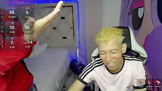 Snapshot of Exotic_twinks_ chatting on February 17, 9:32 pm Exotic twinks online show from February 17, 9:32 pm