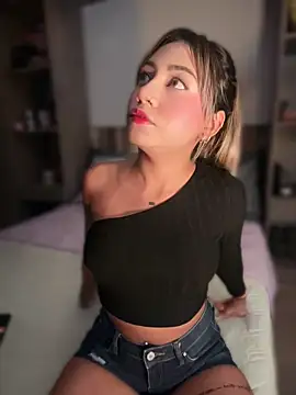 Snapshot of Dulce_Sofi_ chatting on April 24, 11:07 pm Dulce Sofi online show from April 24, 11:07 pm