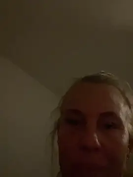 Snapshot of nastyblondemilf chatting on February 19, 7:32 pm nastyblondemilf online show from February 19, 7:32 pm