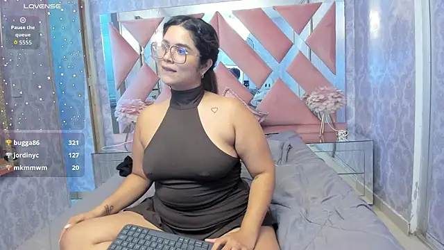 Snapshot of liz_ariza4u chatting on April 1, 1:41 pm liz ariza4u online show from April 1, 1:41 pm