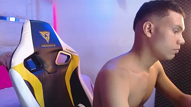 Axel 055 online show from February 18, 1:40 pm