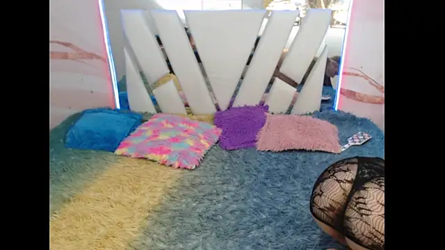 Snapshot of KarolMadison21 chatting on March 18, 2:42 pm KarolMadison21 online show from March 18, 2:42 pm