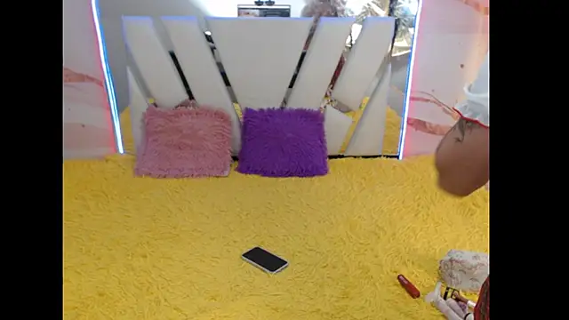 Snapshot of KarolMadison21 chatting on March 25, 1:39 pm KarolMadison21 online show from March 25, 1:39 pm