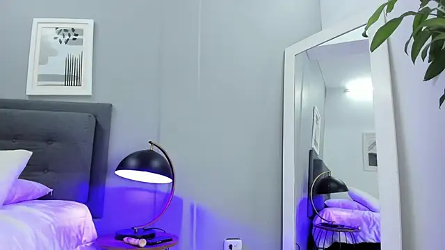 Snapshot of Milo_Bloom chatting on April 3, 12:08 am Milo Bloom online show from April 3, 12:08 am