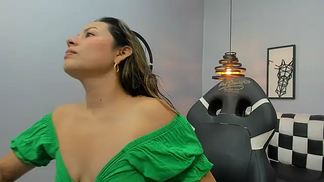 Snapshot of CAAMII_SWEETT chatting on March 9, 7:40 pm CAAMII SWEETT online show from March 9, 7:40 pm