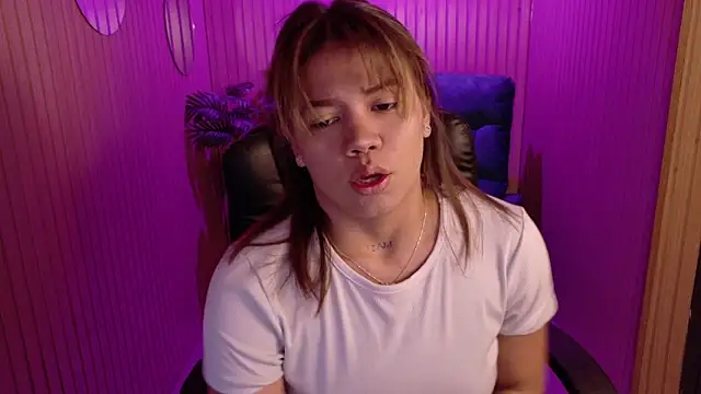 Snapshot of Alessia_Monroe_ chatting on April 6, 7:59 pm Alessia Monroe online show from April 6, 7:59 pm