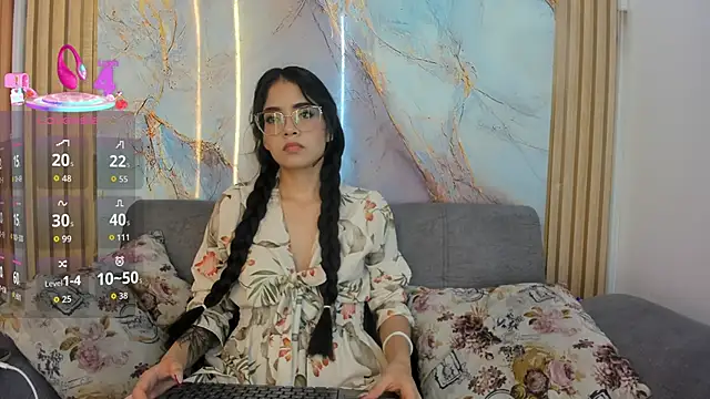 Snapshot of Carolina_pm chatting on April 8, 10:43 pm Carolina pm online show from April 8, 10:43 pm