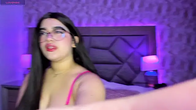 Snapshot of AnniJones chatting on February 22, 2:56 am AnniJones online show from February 22, 2:56 am