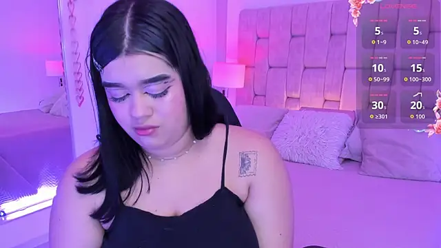 Snapshot of AnniJones chatting on April 4, 2:54 am AnniJones online show from April 4, 2:54 am