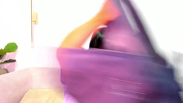 Snapshot of DulceQueen1 chatting on March 28, 12:27 pm DulceQueen1 online show from March 28, 12:27 pm