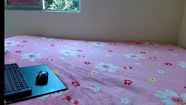 Snapshot of valkahot20 chatting on March 21, 2:31 pm valkahot20 online show from March 21, 2:31 pm