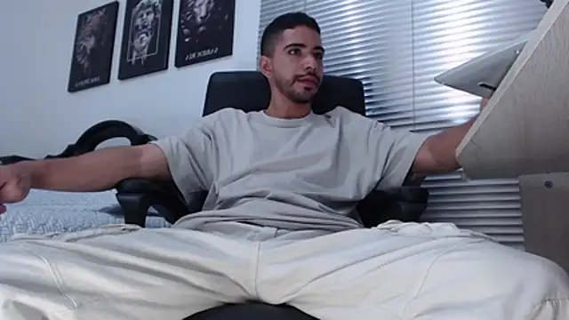 Snapshot of Kratoswolf chatting on April 5, 5:43 pm Kratoswolf online show from April 5, 5:43 pm