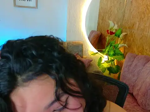 Snapshot of deva_big chatting on March 9, 5:44 am deva big online show from March 9, 5:44 am