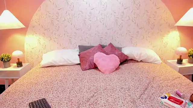 Snapshot of Angelie_Rosebrm chatting on February 24, 12:30 am Angelie Rosebrm online show from February 24, 12:30 am