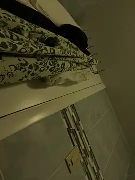 charles23xavier25 online show from March 14, 3:39 pm