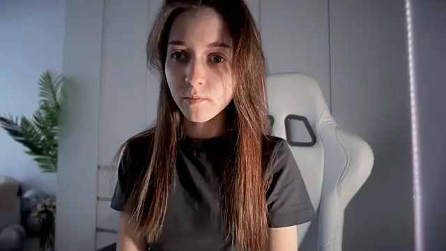 Snapshot of monnymoonn chatting on March 15, 8:09 am monnymoonn online show from March 15, 8:09 am