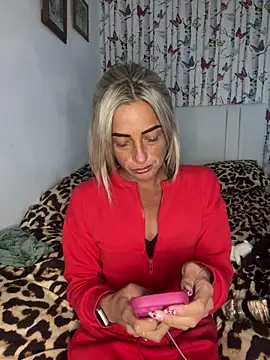 ScarlettGold  online show from March 27, 1:33 pm