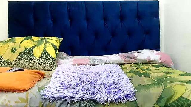 Snapshot of CurvyAssXX21 chatting on March 28, 6:40 pm CurvyAssXX21 online show from March 28, 6:40 pm