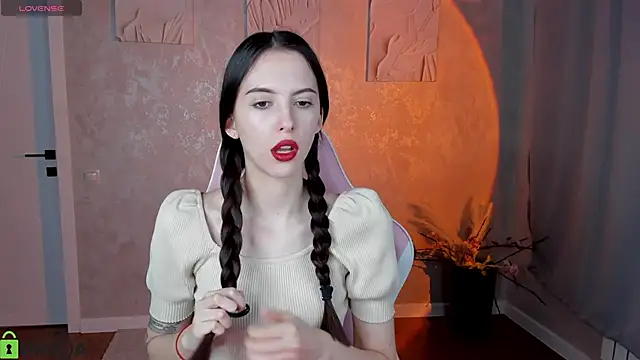 elise robbie online show from May 20, 5:30 pm