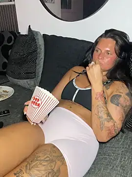 Snapshot of Destinylovex chatting on March 17, 9:29 pm Destinylovex online show from March 17, 9:29 pm