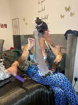 Snapshot of Destinylovex chatting on March 23, 8:02 pm Destinylovex online show from March 23, 8:02 pm