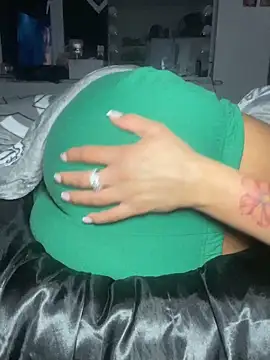 Snapshot of Destinylovex chatting on March 28, 10:53 pm Destinylovex online show from March 28, 10:53 pm