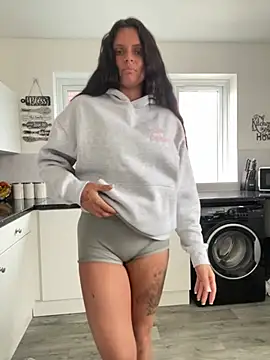 Snapshot of Destinylovex chatting on April 1, 4:04 pm Destinylovex online show from April 1, 4:04 pm